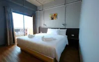 Room 2 U コラゾン パブ&レストラン周辺のホテル