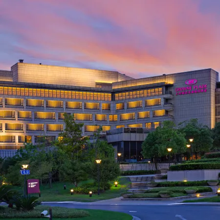 Crowne Plaza SHANGHAI ANTING by IHG Отели рядом с достопримечательностью «Северный вокзал Аньтин»