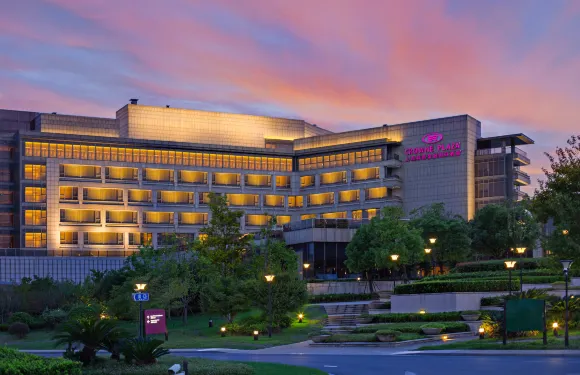 上海嘉定穎奕皇冠假日酒店