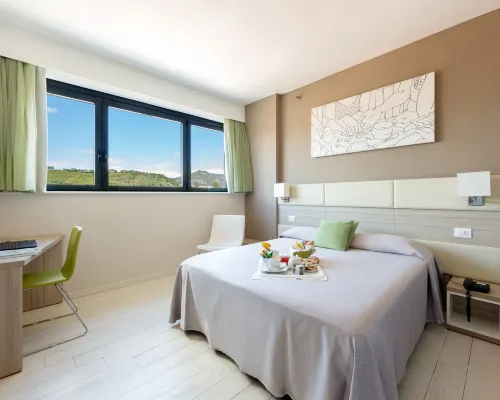 Hotel Cristina Hotel berhampiran Kolam Renang Scandone