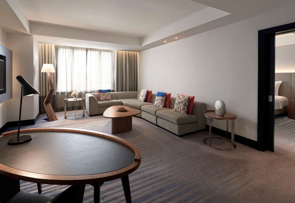 2. Pullman ..