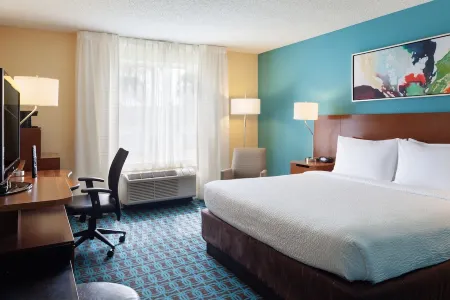 Fairfield Inn & Suites by Marriott Orlando Lake Buena Vista in The Marriott Village Отели рядом с достопримечательностью «Бейзилика оф Нешнел Шрайн оф Мэри, Квин оф Юниверс»