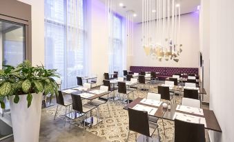 12 Revay Hotel