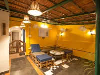 Hostel Mantra โรงแรมใกล้หาดอักษา