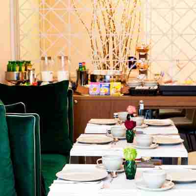 Amadomus Luxury Suites Dining/Meeting Rooms