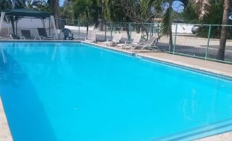 West Coast Inn's - Housity