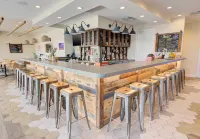 Guy Harvey Resort on Saint Augustine Beach - bar