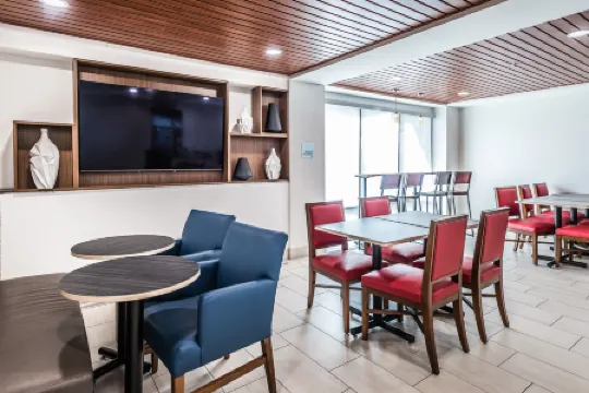 Holiday Inn Express FLINT-CAMPUS AREA by IHG