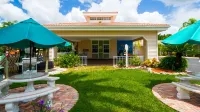 Tropical Beach Resorts - Sarasota - parking