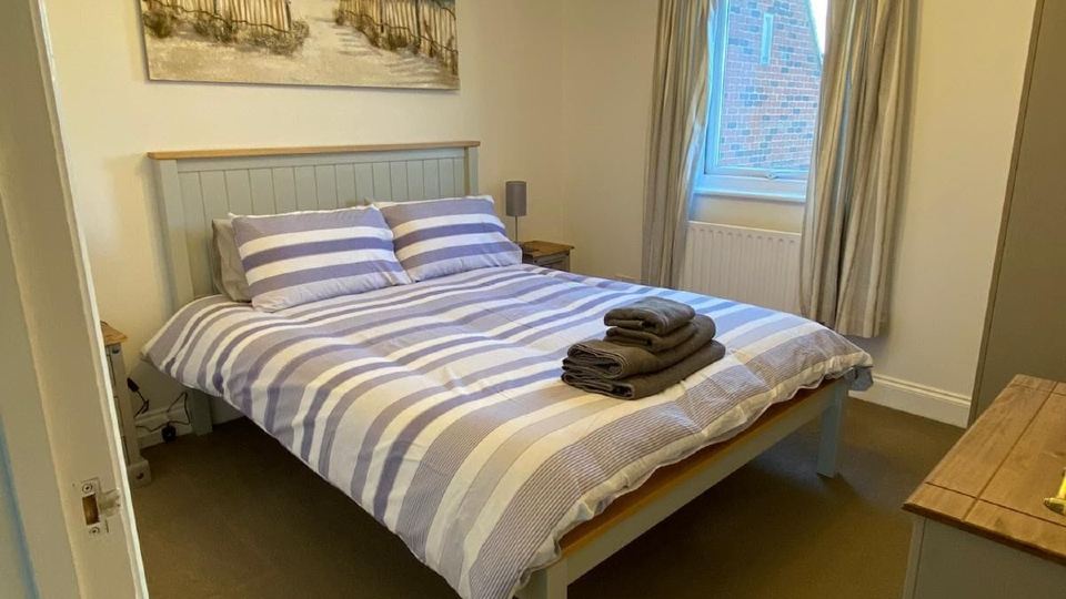 2 Bedroom Riverside Penhouse Apartment St Neots