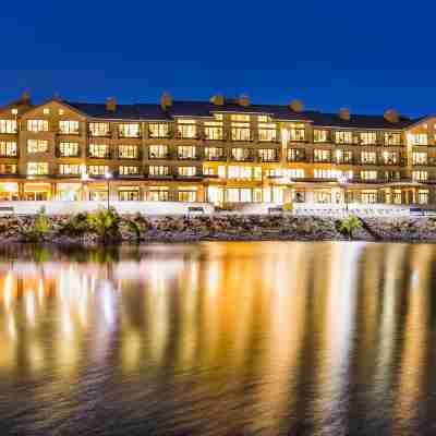 The Lodge at Columbia Point Hotel Exterior