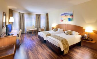 2. Hotel du..