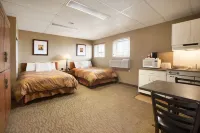Central Suite Hotel Các khách sạn ở Lloydminster