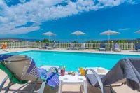Leonidas Resort - 泳池
