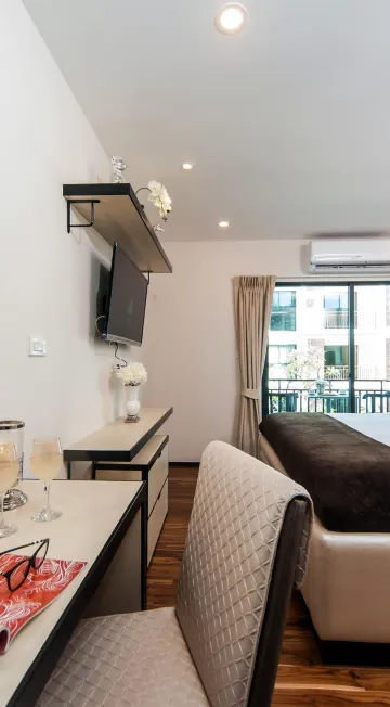 ห้องสตูดิโอพร้อมวิวสระว่ายน้ำ ปลอดบุหรี่