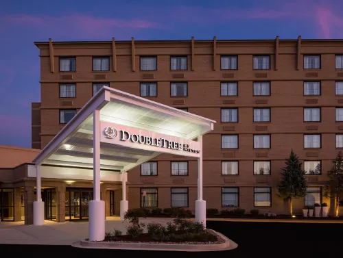 DoubleTree by Hilton Laurel Các khách sạn ở Calverton