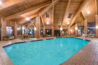 Baymont by Wyndham LaGrange - Pools