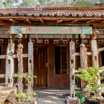 Penginapan Joko Samudro Hotels near Kukup Beach