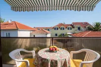 Apartments Nataša فنادق في Milna