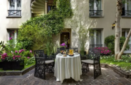 ル パティオ バスティーユ Galerie Univer / Colette Colla周辺のホテル