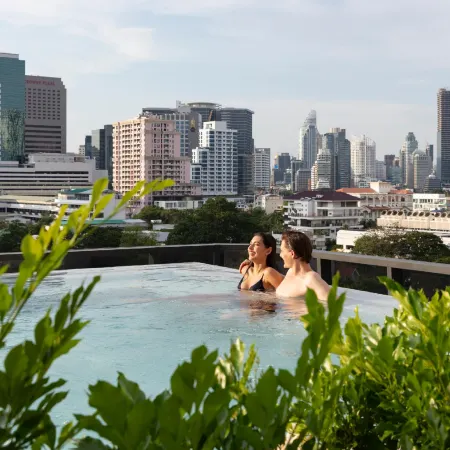 Ascott Embassy Sathorn Bangkok Отели рядом с достопримечательностью «Небоскреб «МахаНакхон»»
