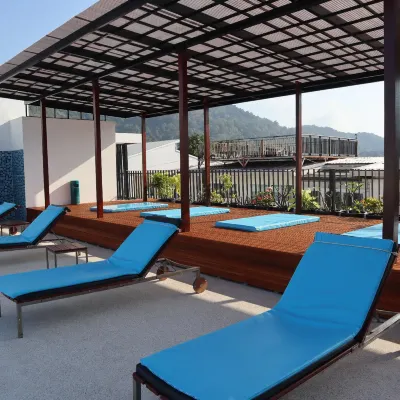 Aspery Hotel Отели рядом с достопримечательностью «Кабаре Paradise Complex Patong»