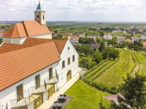 Weingut & Gästehaus Zum Seeblick - Familie Sattler