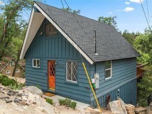 Acorn Cabin 2 Bedroom Home by Redawning