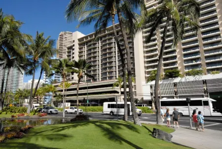 Aqua Palms Waikiki