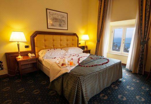 호텔 산 조르지오 루프탑 테라스 또는 레스토랑