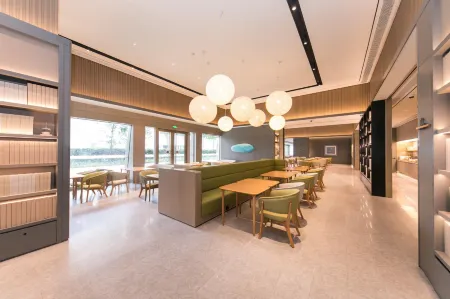 JI Hotel (Shanghai Hongqiao Gubei Fortune Center) Отели рядом с достопримечательностью «Xinhongqiao Center Park»