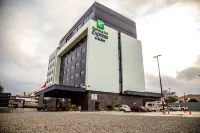 Holiday Inn Express & Suites Ensenada Centro Hotel berhampiran Avenida Ruiz