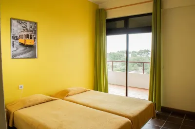 HI Almada - Pousada de Juventude Hotel dekat Pragal