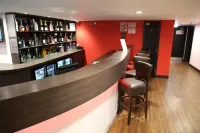 Ramada by Wyndham Oxford - bar