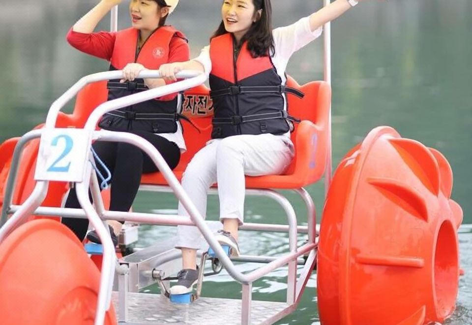 Blueskyraft Resort의 편안한 침실 환경