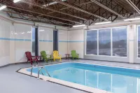 Quality Hotel & Suites - Pools