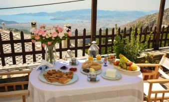 House with 4 Bedrooms in Volos, with Wonderful Sea View, Furnished Terrace and Wifi Near the Beach