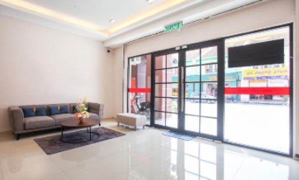 Lumut Hotel - Housity