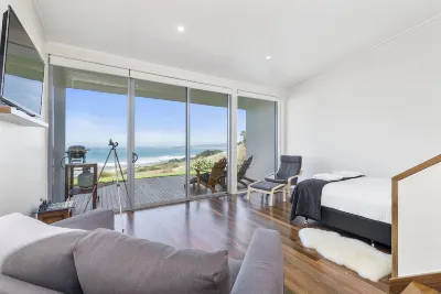 Seafarers Getaway Hotels near Apollo Bay Museum