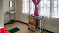 Villa Al Barokah Syariah Family Mitra RedDoorz Near Sarangan Lake Magetan 호텔