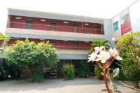 Pakdee House