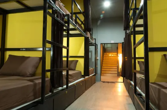 1 Person In 12-Bed Dormitory With Shared Bathroom-Female Only