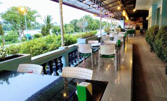 Viang Tak Riverside Hotel