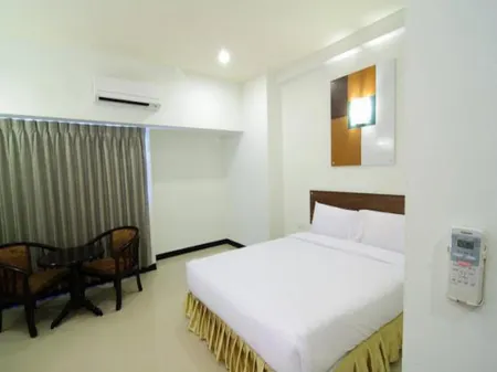 더 하우스 햇 야이