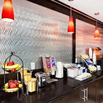 Days Inn & Suites by Wyndham Conroe North