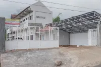 RedDoorz Syariah Near Wisata Situ Gunung Sukabumi Hotel dekat Warung Teh Erni