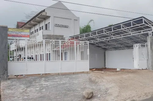 RedDoorz Syariah near Wisata Situ Gunung Sukabumi Hotel di Kadudampit