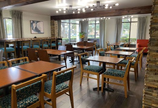 애디슨 호텔 수영장 전경