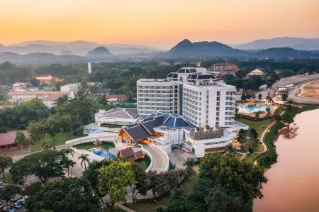 The Riverie by Katathani Отели рядом с достопримечательностью «The Navel City Pillar of Chiang Rai»