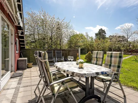 "Henna" - 550m to the Fjord Отели в г. Вордингборг